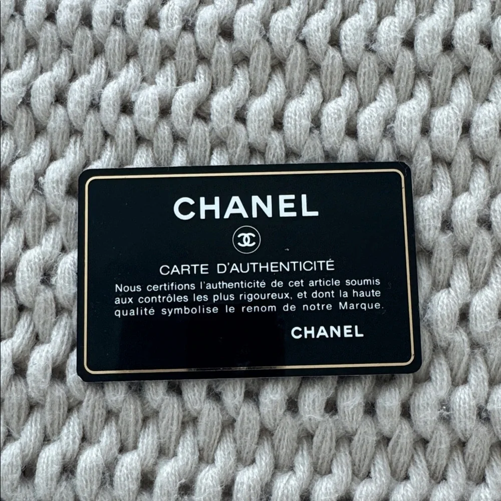 CHANEL Black Leather Shoulder Bag with Yellow and Orange CC Logo - Picture 7 of 10